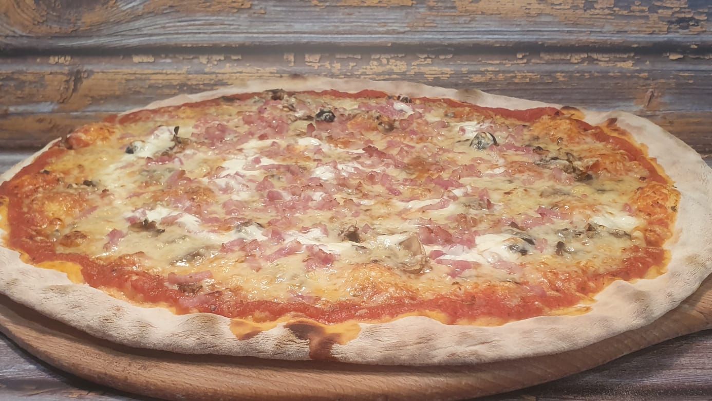 Pizza Forestière avec tomate, emmental, lardons et champignons frais chez Pizza Drive Saint-Cannat